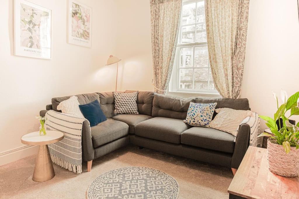 טטברי Light And Central Apartment Above Knead Bakery מראה חיצוני תמונה