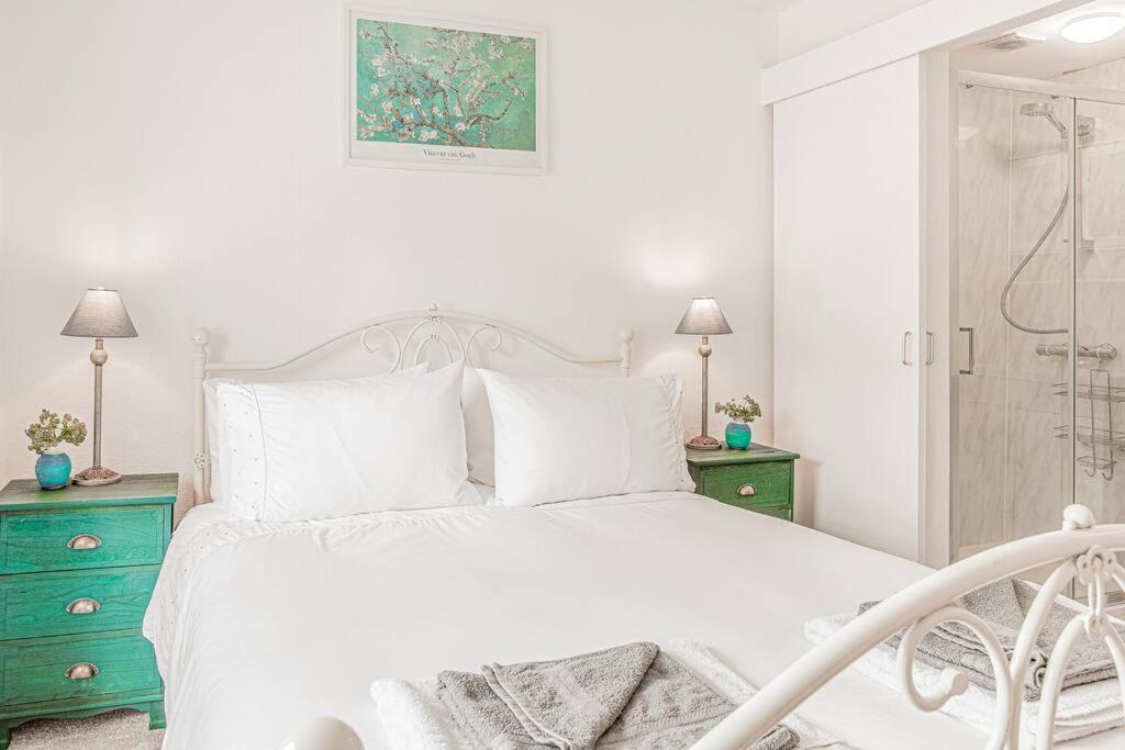 טטברי Light And Central Apartment Above Knead Bakery מראה חיצוני תמונה
